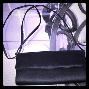🌟🌟Classy black clutch for that cocktail dress!